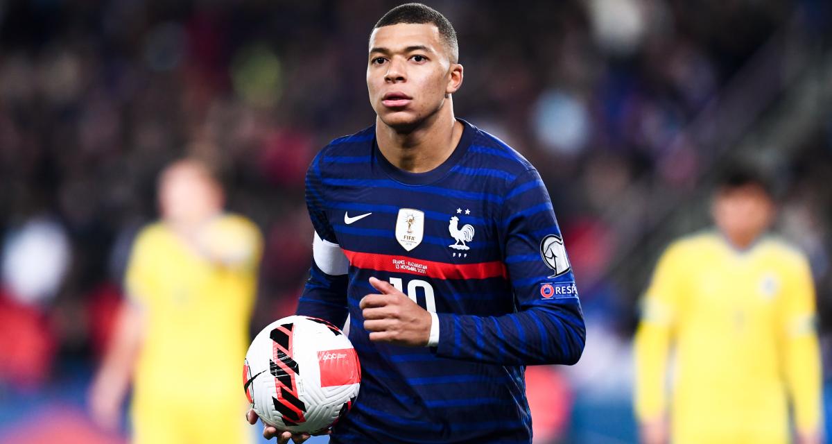 [亚冬会]花样滑冰选手比赛场地找感觉.